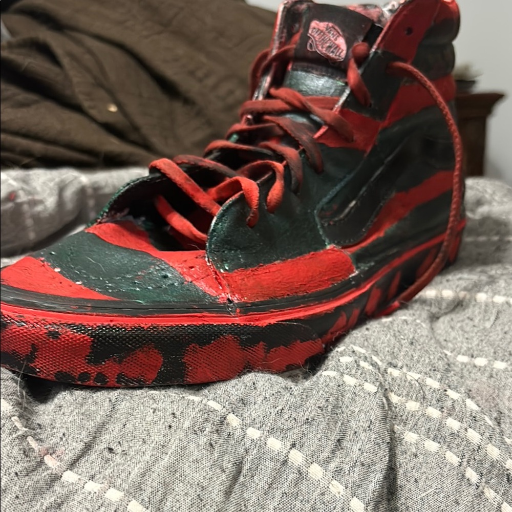 CUSTOM.                                       VANS X FREDDY KRUEGER